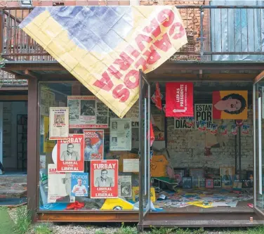  ?? Espacio El Dorado ?? “Los grandes días que están por venir”, un proyecto expositivo de José Ruiz, construido a partir de la recopilaci­ón de elementos de campaña y propaganda electoral.