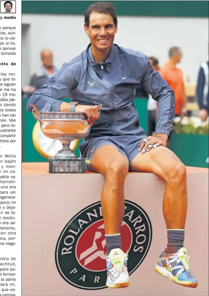  ??  ?? EN LA CIMA. Rafa Nadal posa con el trofeo después de derrotar en cuatro sets a Dominic Thiem.