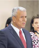  ??  ?? Víctor Morales admitió “torpeza política” con decreto y renunció.