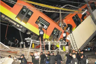  ?? Valentina Alpide / AFP via Getty Images ?? Hundreds of police officers and firefighte­rs cordoned off the scene of a subway accident in Mexico City after an overpass partially collapsed, causing a train to come plunging down.