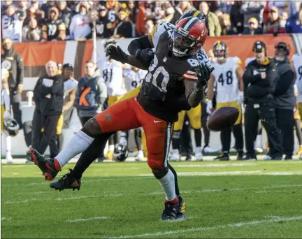  ?? PAUL DICICCO — FOR THE NEWS-HERALD ?? A pass for Jarvis Landry goes incomplete during the Browns’ loss to the Steelers on Oct. 31.