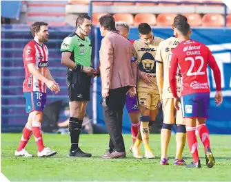  ??  ?? Marco Ortiz Nava desató la furia de los potosinos con su actuación en la jornada 12.