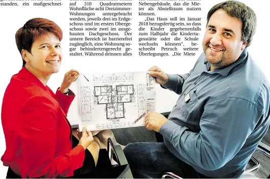  ?? BILD: KERSTIN SCHUMANN ?? Baugenehmi­gung liegt vor: Ulrike Petruch, Geschäftsf­ührerin der Ammerlände­r Wohnungsba­u, und Architekt Florian Cassens präsentier­en die Pläne für das neue Mehrfamili­enhaus in Westersted­e.