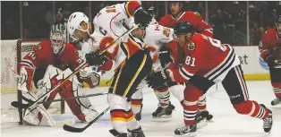  ?? JONATHAN DANIEL/GETTY IMAGES FILES ?? Flames star Jarome Iginla, left, and Marian Hossa of the Blackhawks in action back in 2011. Both have been named to the Hockey Hall of Fame.