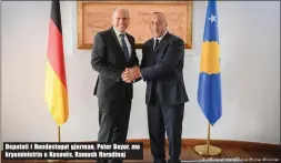  ??  ?? Deputeti i Bundestagu­t gjerman, Peter Beyer, me kryeminist­rin e Kosovës, Ramush Haradinaj