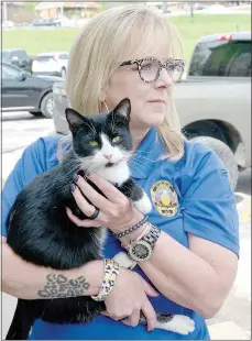  ?? Keith Bryant/The Weekly Vista ?? Dispatcher Stacey Wigginton holds the police department’s cat, Petey.