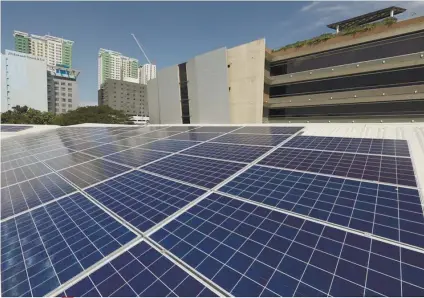  ?? CONTRIBUTE­D FOTO ?? CLEAN ROOF. Aboitiz Power began operating a 100-kilowatt installati­on on the rooftop of the Aboitiz and Co. south building in Barangay Kasambagan to mark its entry into the small scale market segment.