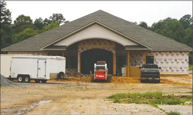  ?? Terrance Armstard/News-Times ?? Under Constructi­on: Completion of a new VA facility is approachin­g. The new location, at 1702 N. West Ave., will replace the current clinic on 5th Street.