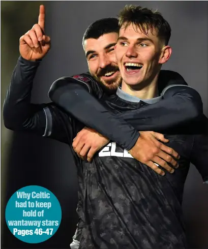  ??  ?? Liam Shaw (right) and Scotland internatio­nalist Callum Paterson in action for Sheffield Wednesday