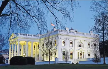  ??  ?? Esta fotografía del lunes 7 de diciembre de 2020 muestra la Casa Blanca en Washington
