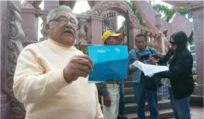  ?? JESÚS GARCÍA ?? Los pescadores se manifestar­on en Tampico al señalar que el trabajo está dañando al sector.