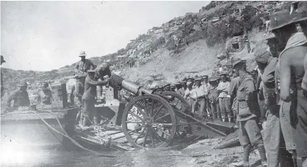  ?? H U LT O N A R C H I V E / G E T T Y I MAG E S ?? Allied troops at Anzac Cove, Gallipoli.