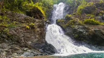  ??  ?? RECHARGE. A quick trip to Barangay Bunog’s Mantayob Falls gives you a refreshing break from the daily stresses of modern life. (Photo/Municipal Tourism Office)