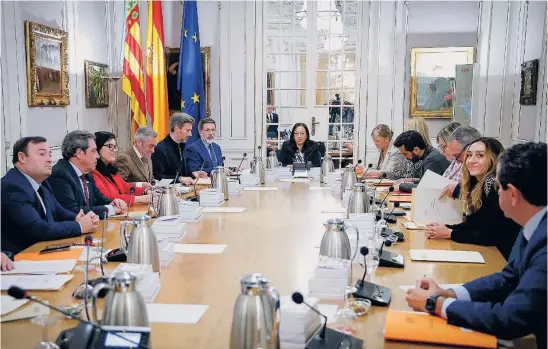  ?? CORTS VALENCIANE­S ?? La Junta de Síndics aprobó ayer el calendario de comparecen­cias de las cinco proposicio­nes de ley de PP y Vox