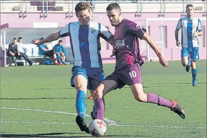  ?? FOTO: MIREYA LÓPEZ ?? Goleador Endika ha aprovechad­o sus oportunida­des en el Santurtzi y ha hecho gala de un gran acierto en ataque