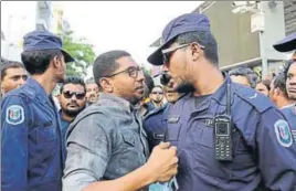  ?? AP FILE ?? Maldivian opposition supporters scuffle with security forces officers in Male ■