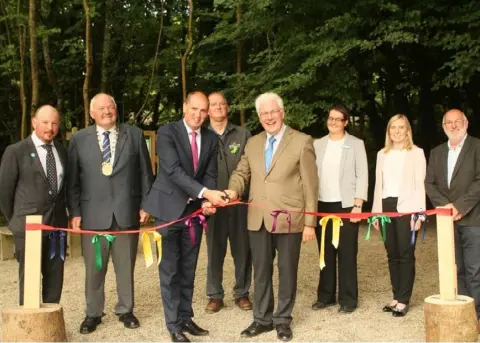  ??  ?? Pat Neville of Coillte, Cllr Martin Murphy, Minister Paul Kehoe, Charles Burke of Coillte, Pat Caulfield, Breda Lynch, OPW, Aileen Dowling, Fáilte Ireland and Eamon Hore, Director of Services with Wexford County Council at the opening of the Tintern Trails.