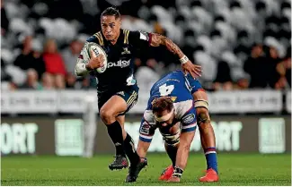  ?? PHOTO: GETTY IMAGES ?? Highlander­s fleet-footed halfback Aaron Smith leaves a Stormers forward in his wake during a Super Rugby match in Dunedin earlier this month.