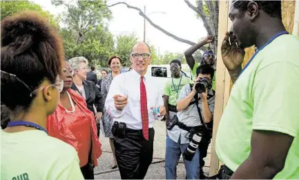  ?? Billy Smith II / Houston Chronicle ?? U.S. Secretary of Labor Thomas Perez greets YouthBuild students Tyjeniea Jackson, left, and Trevion Coleman on Tuesday.