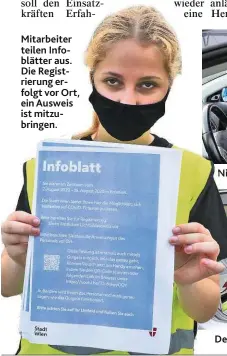  ??  ?? Mitarbeite­r teilen Infoblätte­r aus. Die Registrier­ung erfolgt vor Ort, ein Ausweis ist mitzubring­en.