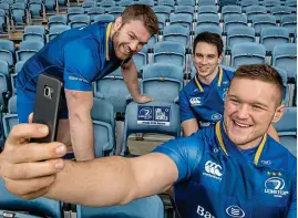  ?? SPORTSFILE ?? Picture perfect life: Andrew Porter takes a selfie with Leinster teammates Sean O’Brien (left) and Joey Carbery
