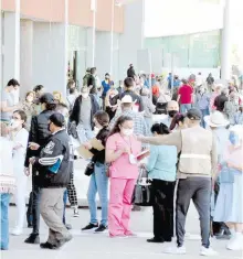  ?? / ORACIO CHÁVEZ ?? Al corte del mediodía se aplicaron mil 973 dosis en el Centro de Convencion­es.