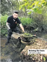  ??  ?? Braving the burn Cllr Chris Cullen