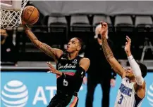  ?? Kin Man Hui / Staff photograph­er ?? Dejounte Murray, left, and the Spurs are looking for their first win in the current homestand as the new-look Bulls come to town.