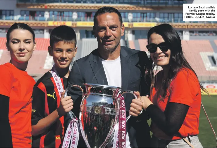  ?? PHOTO: JOSEPH GALEA ?? Luciano Zauri and his family pose with the Premier League trophy.