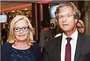  ??  ?? Jutta Steinkelln­er und Vizepräsid­ent Otmar Petschnig (beide Wirtschaft­skammer)
