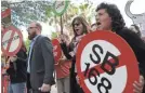  ?? JOE RAEDLE/GETTY IMAGES ?? Yaquelin Lopez, right, and other activists protest “anti-sanctuary” bills in Miramar, Fla., on April 10.