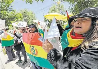  ??  ?? PROTESTAS. Opositores al gobierno manifestan­do en contra de la habilitaci­ón de Evo Morales.