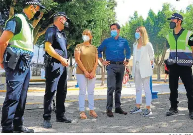  ?? DIARIO DE ALMERÍA ?? Francisco Góngora y Julia Ibáñez respaldaro­n la actividad con su presencia.