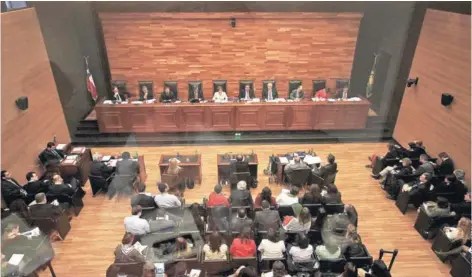  ??  ?? ► El pleno del Tribunal Constituci­onal en audiencia del pasado 18 de agosto.