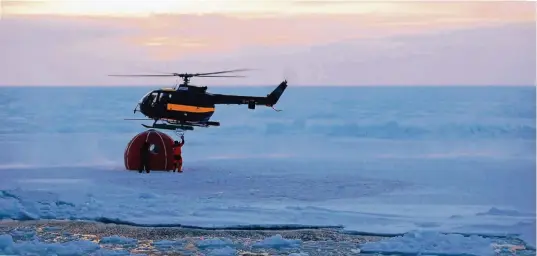  ?? FOTOS: FREIER ?? Auf den Expedition­en kommen auch Hubschraub­er zum Einsatz.