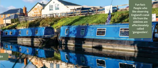  ??  ?? Fun fact: People who like observing England's canal life from the sidelines are affectiona­tely called ‘gongoozler­s'.