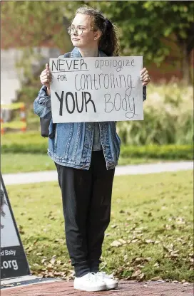  ?? ALYSSA POINTER/ATLANTA JOURNAL CONSTITUTI­ON ?? Some Georgia Tech students, including Brooke McKenzie, 19, promptly counterdem­onstrated Monday with pro-choice signs.