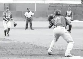  ?? FOTO DAIRO DAGUER ?? El dominicano Audy Ciriaco (26) atento en la tercera base de los Caimanes.