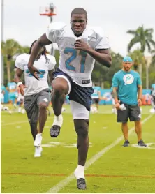  ?? Charles Trainor Jr. / Miami Herald ?? Running back Frank Gore, who is in his first season with Miami, is competing with Kenyan Drake for a starting spot.