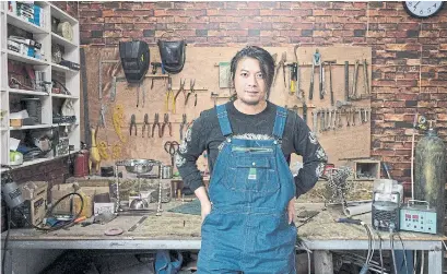  ?? YAN CONG THE WASHINGTON POST ?? Geng Shuai, a social media star for videos demonstrat­ing his offbeat inventions, stands in his workshop in Yang Village, China.