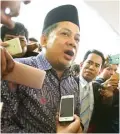  ?? HENDRA EKA/JAWA POS ?? JALUR HUKUM: Fahri Hamzah mendatangi Polda Metro Jaya untuk melaporkan Presiden PKS Sohibul Iman kemarin.