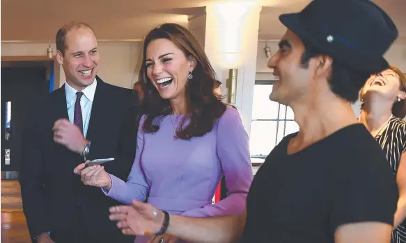  ?? Picture: AFP ?? Prince William, Duke of Cambridge, and his wife Catherine share a light-hearted moment with contempora­ry artist Dairo Vargas in London.