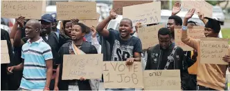  ?? News Agency (ANA) | THOBILE MATHONSI African ?? UNEMPLOYED graduates march to the Union Buildings. It is crucial that funders, policymake­rs, and programme developers invest in more intensive support that can help young people meet the challenges they face in seeking work, the writers say.