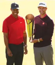  ?? AFP ?? Adam Scott (right) poses with tournament host Tiger Woods and the trophy after winning the Genesis Invitation­al in Pacific Palisades, California, on Sunday. —