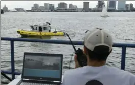  ?? STEVEN SENNE, THE ASSOCIATED PRESS ?? Mohamed Saad Ibn Seddik of Sea Machines Robotics uses a laptop to guide a boat in Boston.