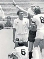  ??  ?? French referee Joel Quiniou shows the red card to Uruguayan player Jose Batista (no 6).