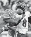  ?? JOHN SLEEZER/KANSAS CITY STAR ?? Chiefs linebacker Justin Houston separates Ravens quarterbac­k Lamar Jackson from the ball.