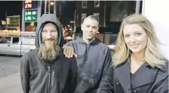  ??  ?? Johnny Bobbitt Jr., left, Katelyn McClure, right, and McClure’s boyfriend, Mark D’Amico, pose in November at a Citgo gas station in Philadelph­ia, before the relationsh­ip soured.