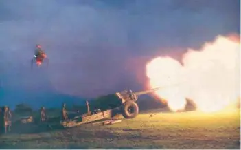  ?? PHOTOGRAPH: Indian Army ?? 130mm gun firing, with Cheetah helicopter delivering messages at gun point