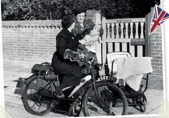  ??  ?? ABOVE In High Wycombe a mother stops district nurse Lily Rands to seek advice about her baby girl. December 1943